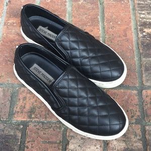 STEVE MADDEN ECENTRCQ SLIP ON/SIZE 6/BLACK